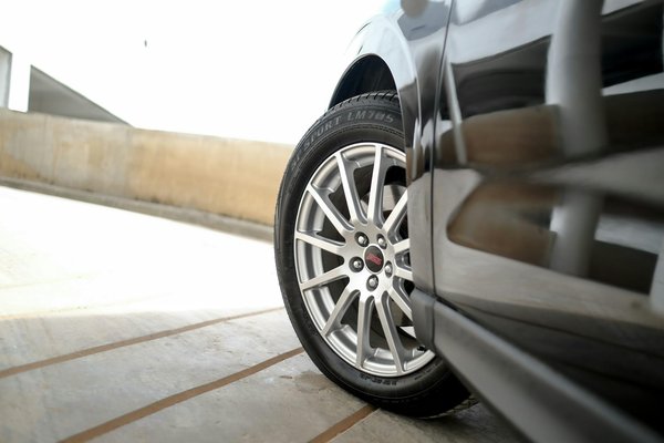 Les top pneus 255/45 r19 à considérer pour votre véhicule